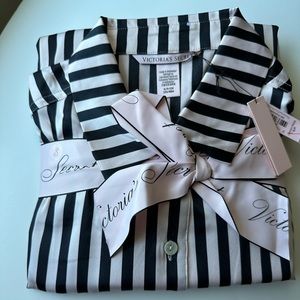 NWT Victoria’s Secret Satin pajamas 🛍️